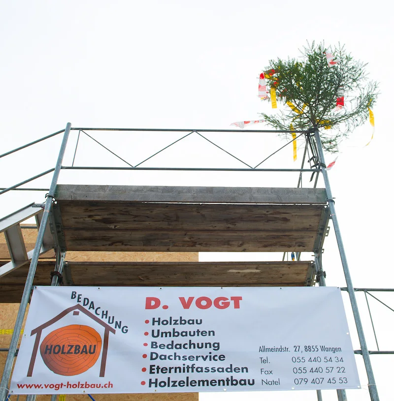 Aufrichten von Holzelementen