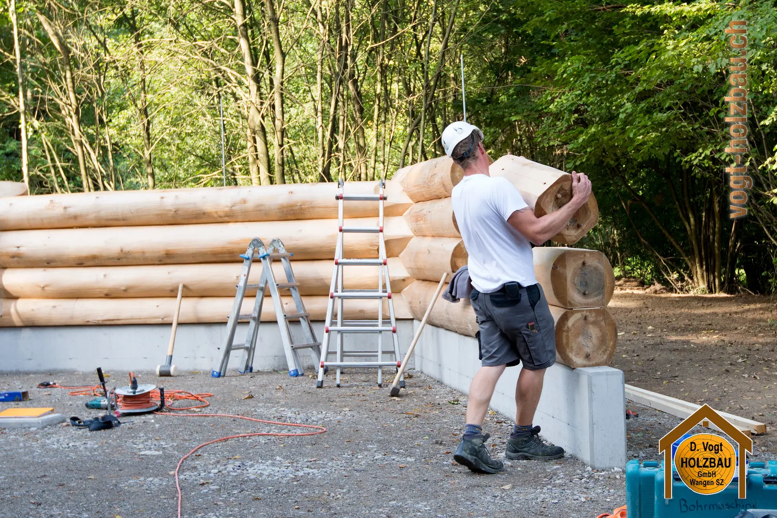 Blockhaus Gruobi: Aufrichte beim Spielplatz in Pfäffikon SZ