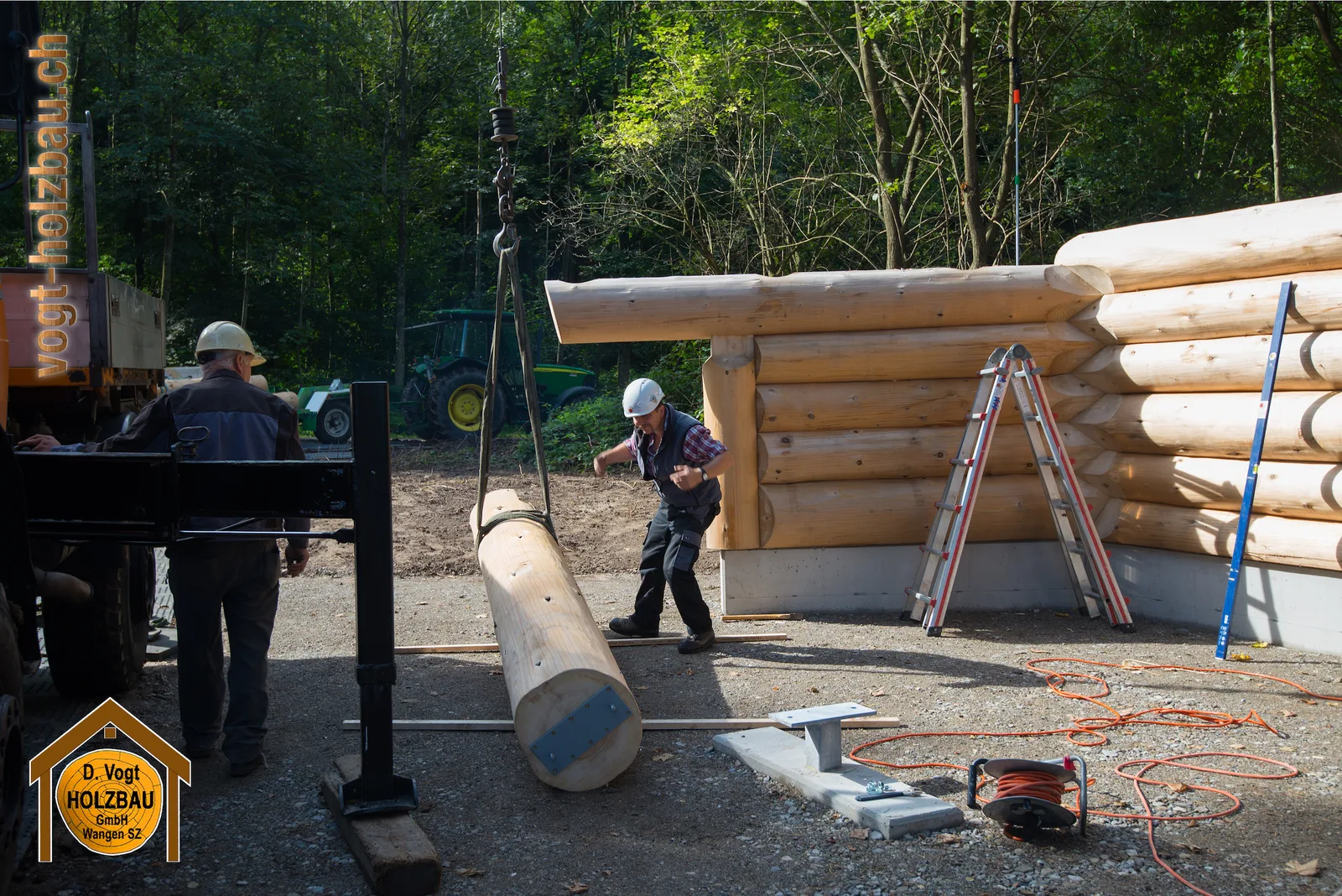 Blockhaus Gruobi: Aufrichte beim Spielplatz in Pfäffikon SZ