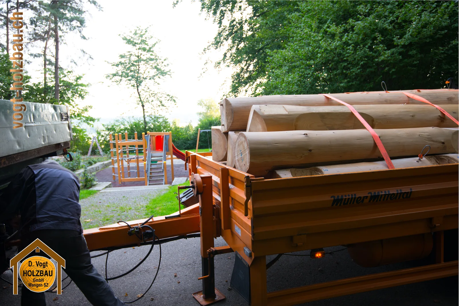 Blockhaus Gruobi: Aufrichte beim Spielplatz in Pfäffikon SZ
