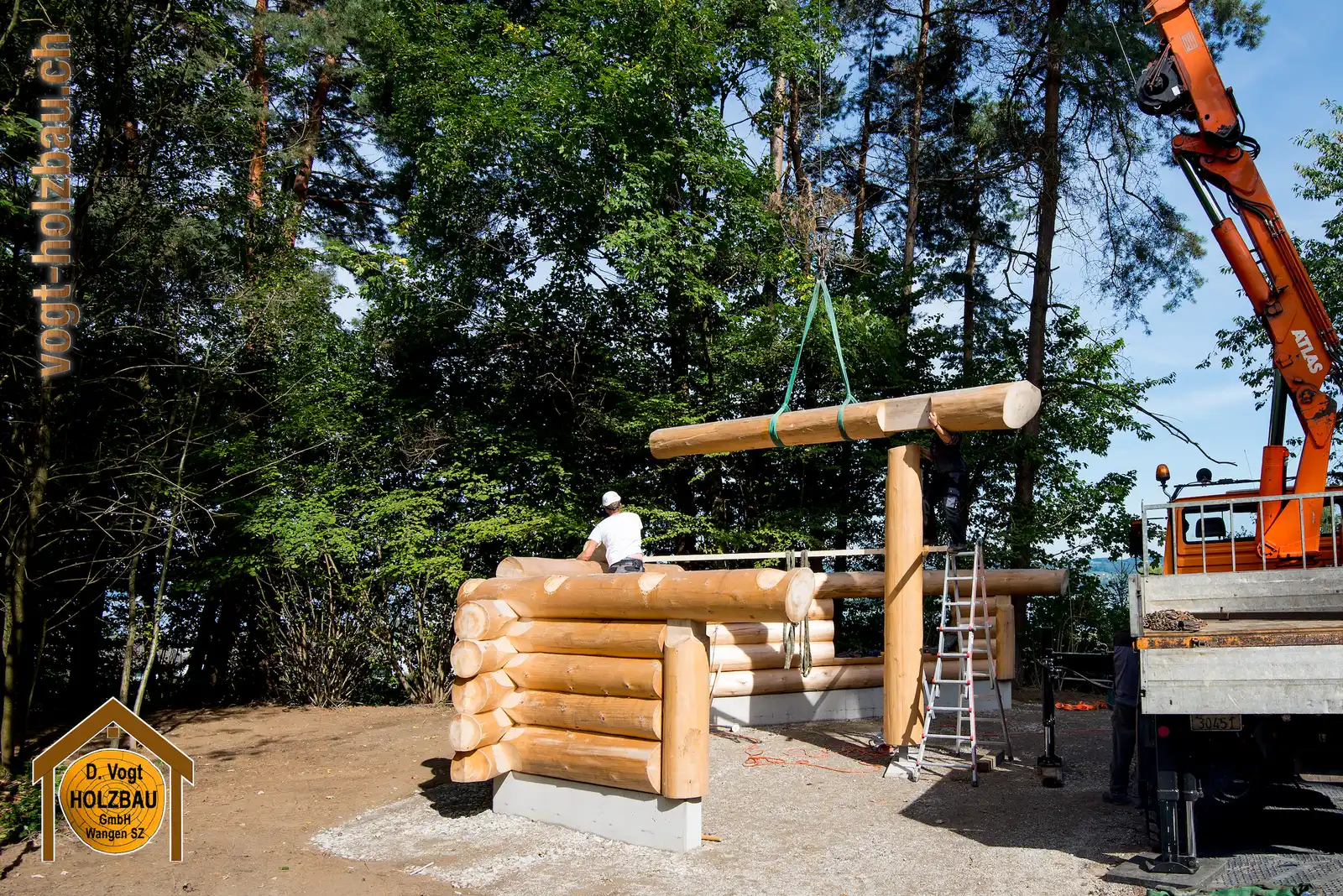 Blockhaus Gruobi: Aufrichte beim Spielplatz in Pfäffikon SZ