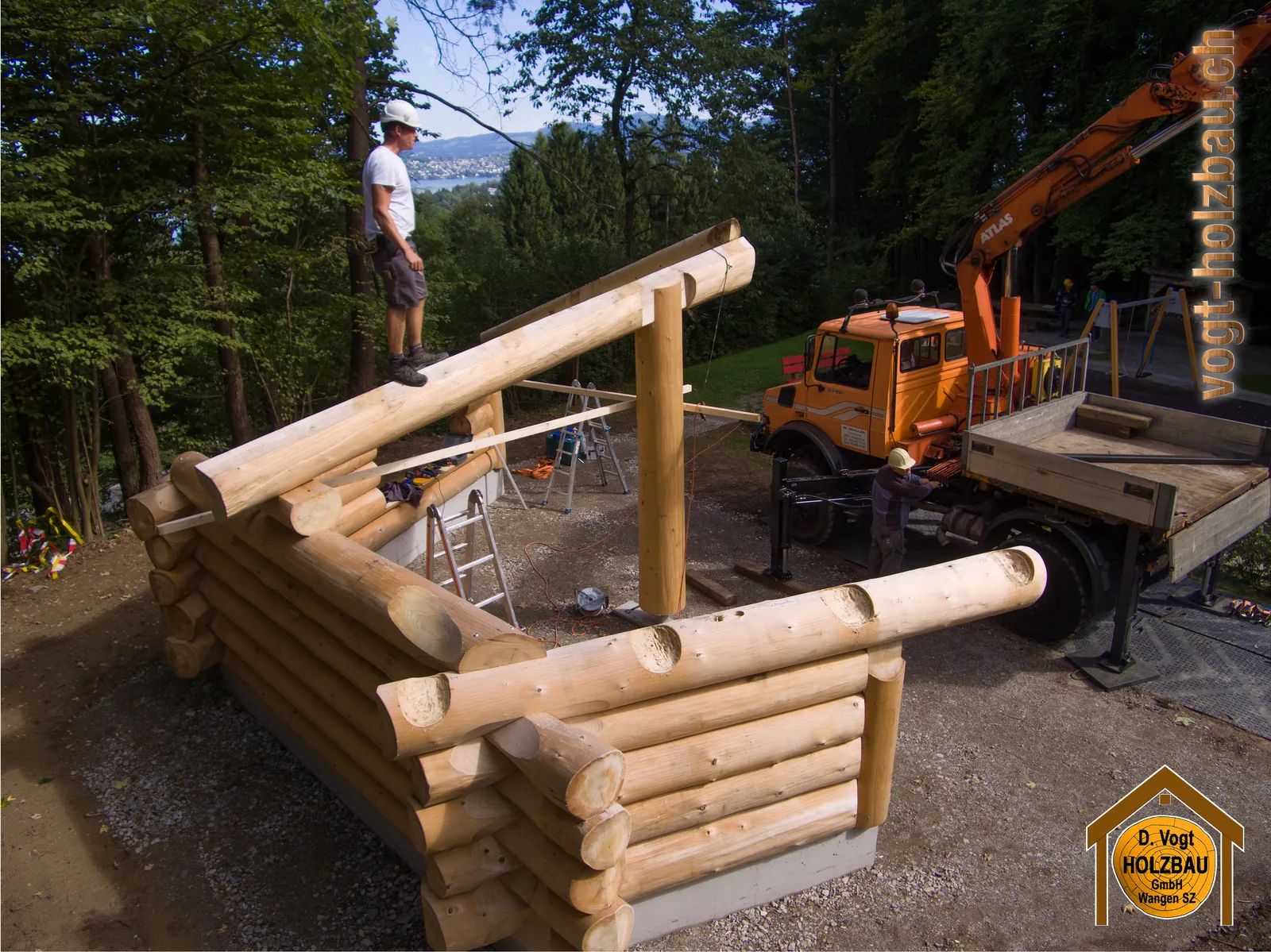 Blockhaus Gruobi: Aufrichte beim Spielplatz in Pfäffikon SZ