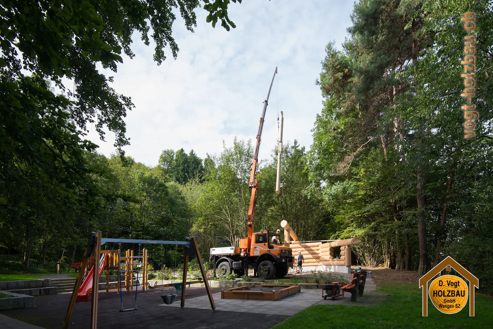 Blockhaus Gruobi: Aufrichte beim Spielplatz in Pfäffikon SZ