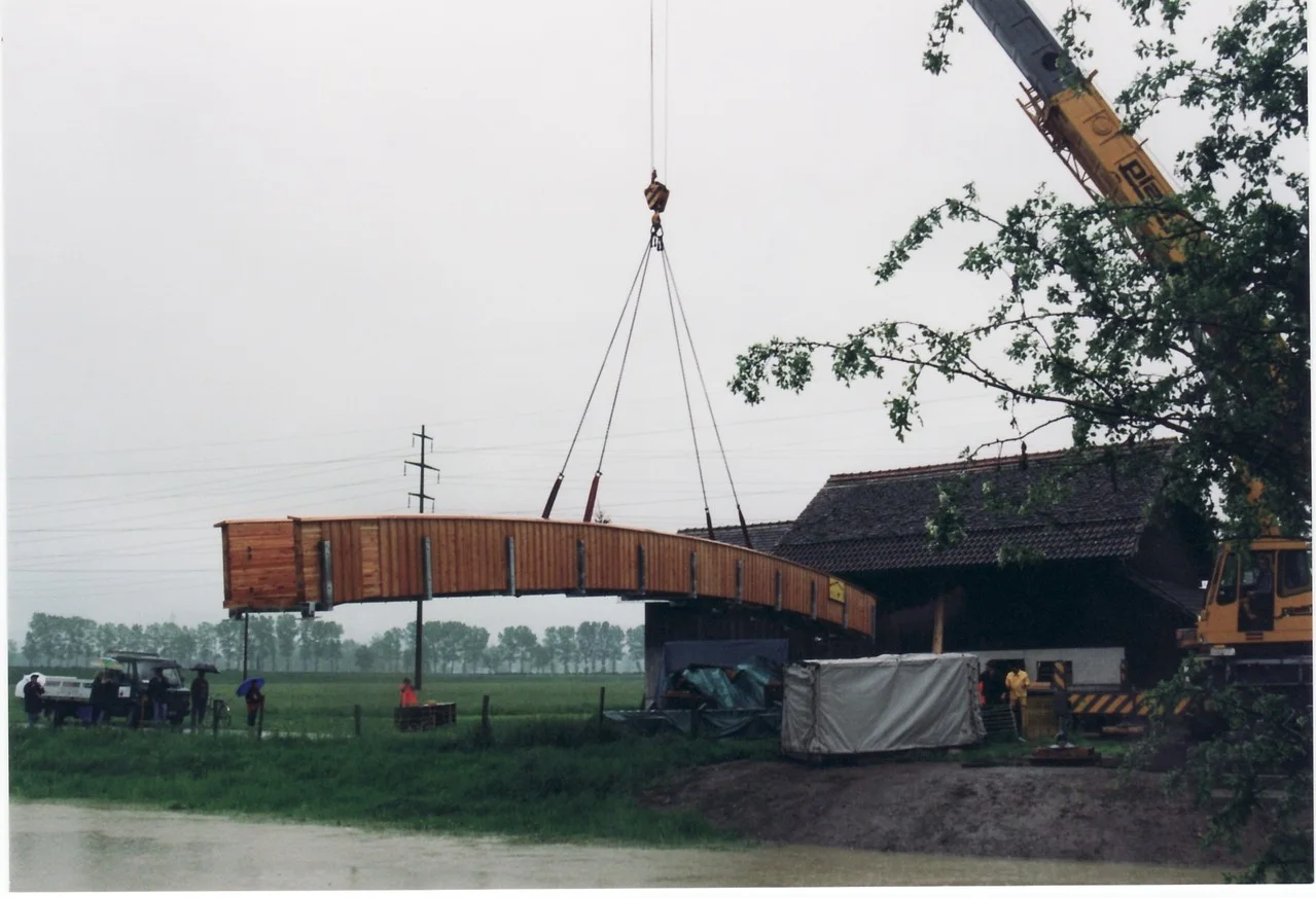 Brücke versetzen mit unserem Pneukran