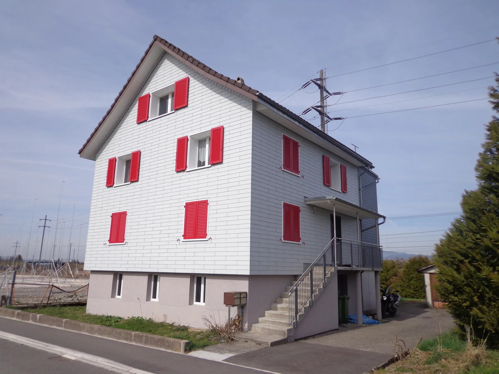 Renovation der Fassade Haus Eggenberger neue Optik