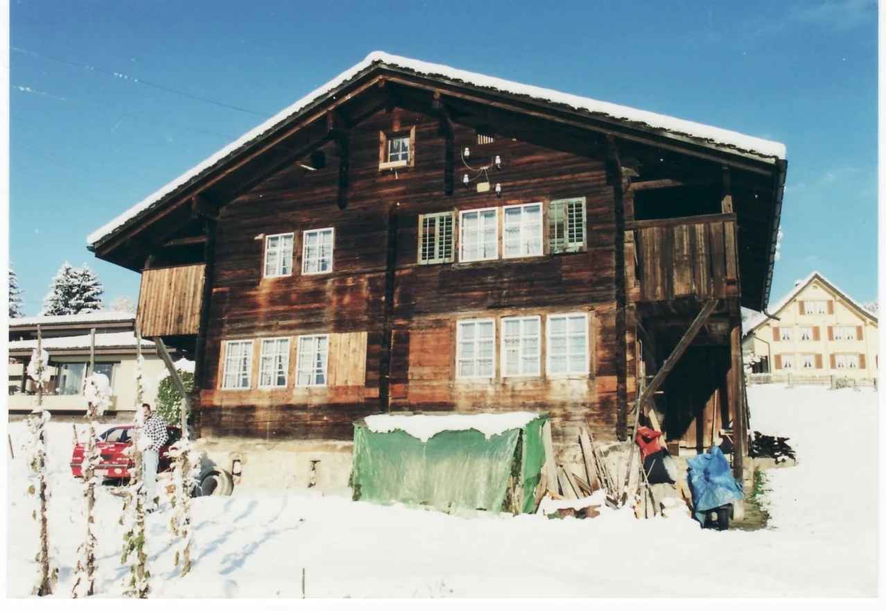 Chaletfassade alt und verwittert