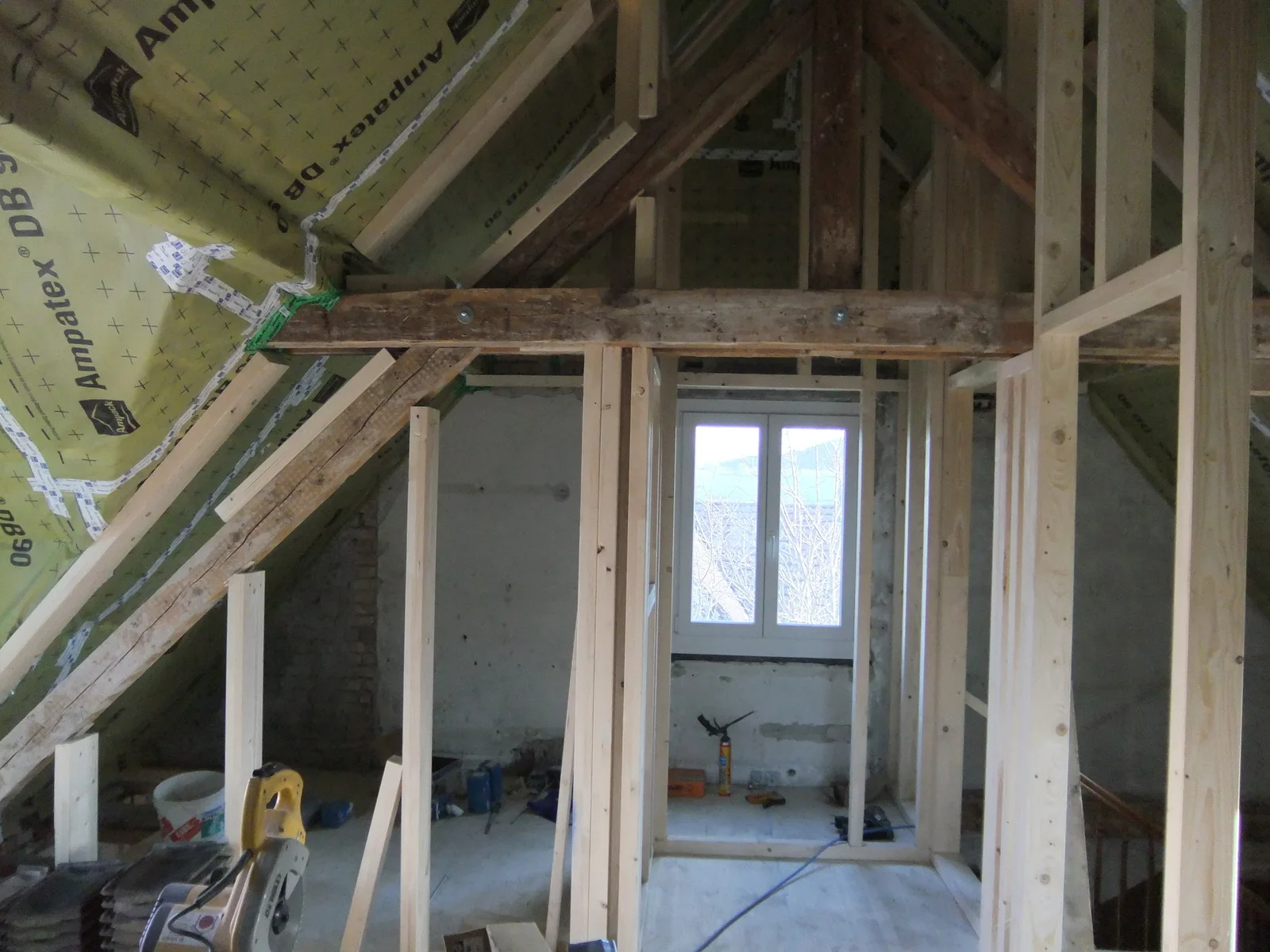 Dachboden-Rückbau mit Einbau neuer Sparren und Balken