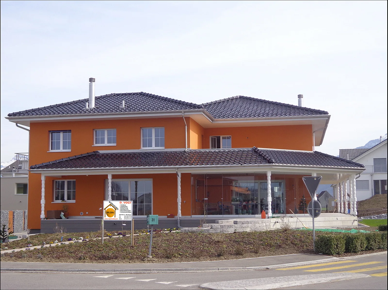 Fertiggestelltes Wohnhaus